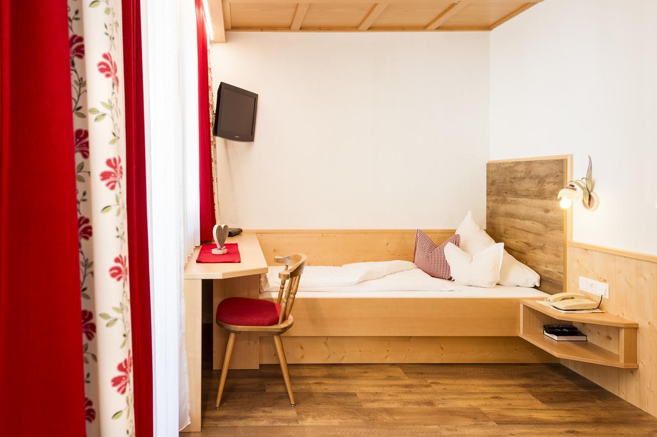 Hotel Angelika Neustift im Stubaital Esterno foto
